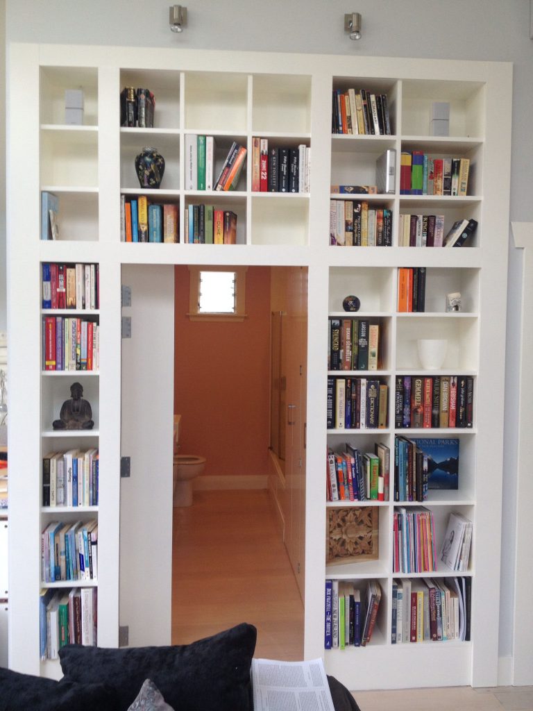 Hidden Door in bookshelf
